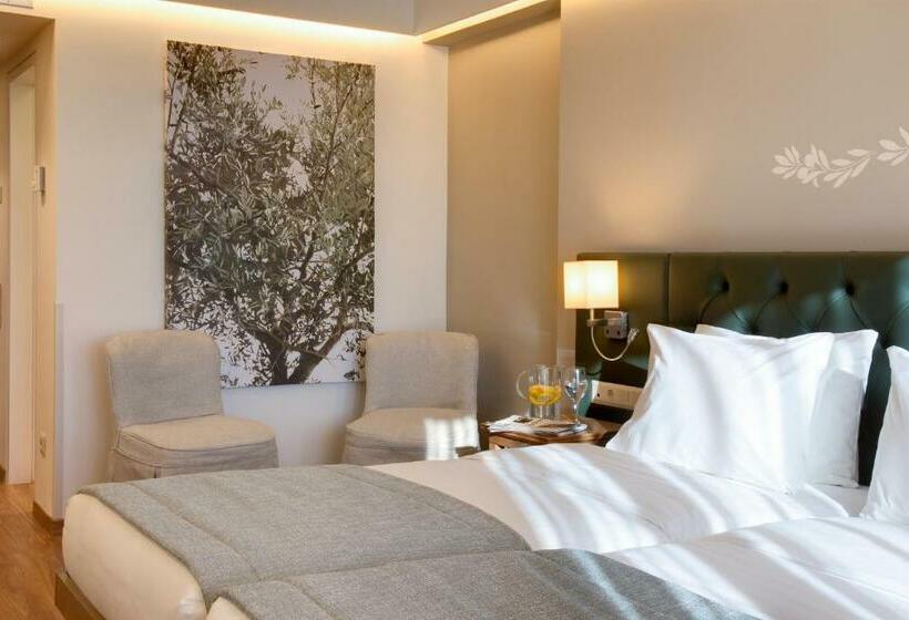 高级大房间, Titania