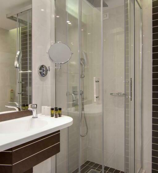 高级大房间, Titania