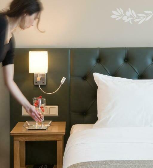 高级大房间, Titania