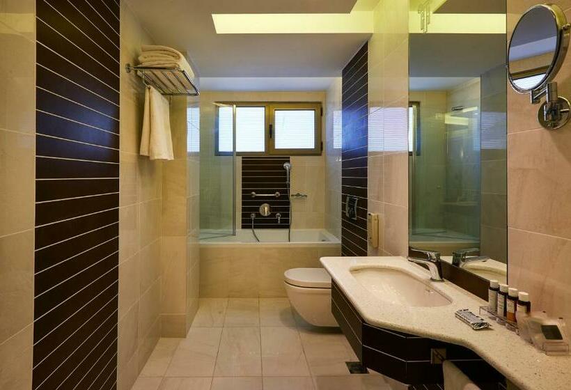 带景观的行政房, Titania