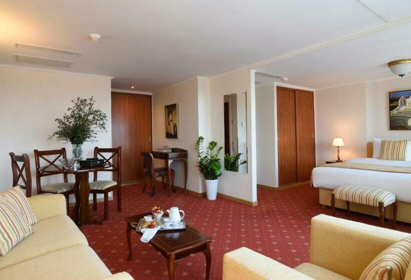 小型套房, Titania