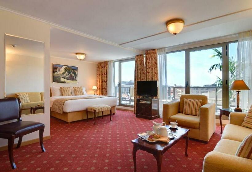 小型套房, Titania