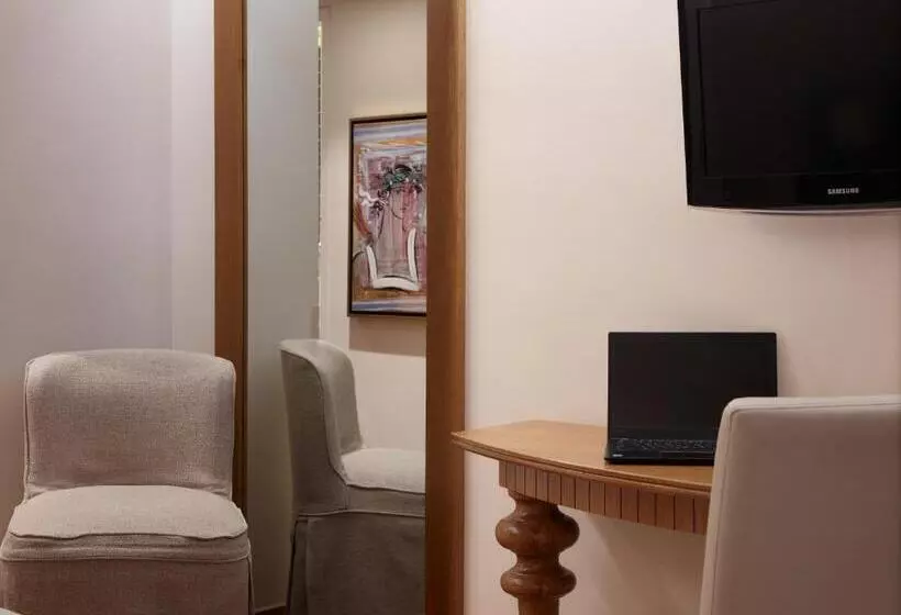 Deluxe Kolmen Hengen Huone, Titania