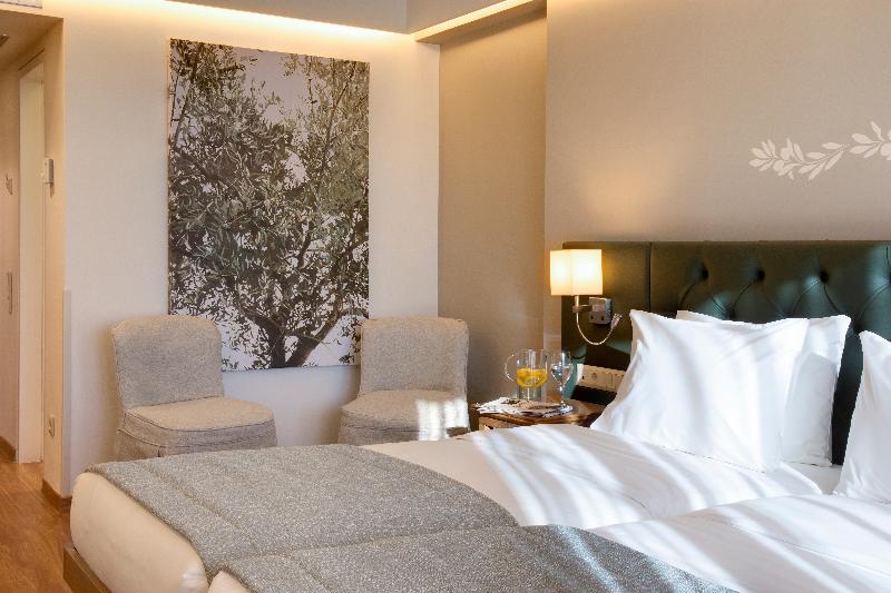 高级大房间, Titania