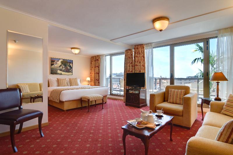 小型套房, Titania