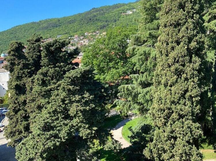 Семейный Номер, Paris