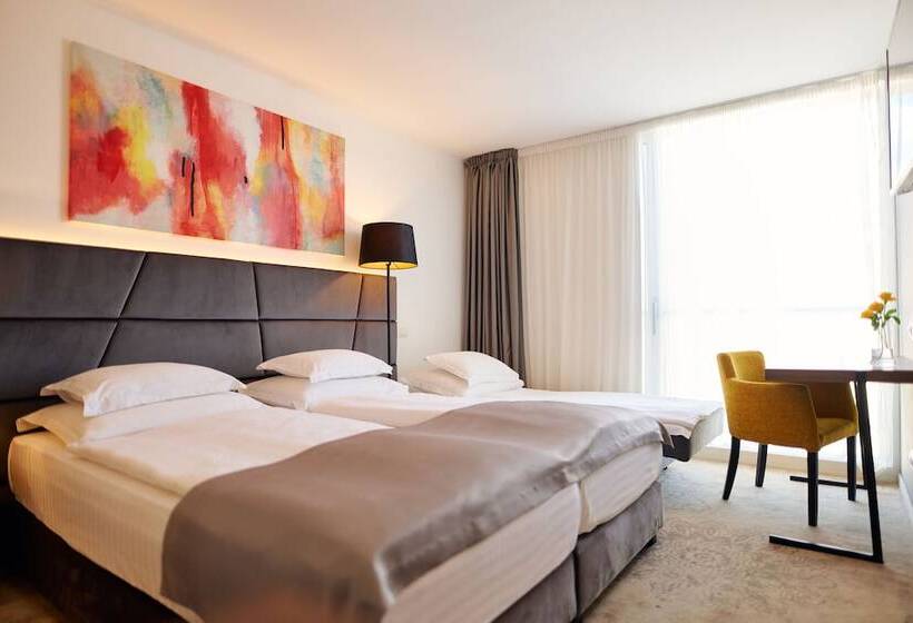 Семейный Номер, Paris