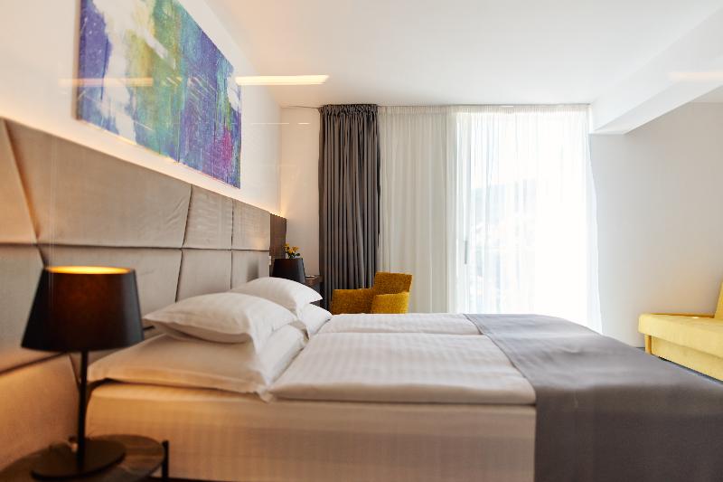 اتاق سوپریور, Paris