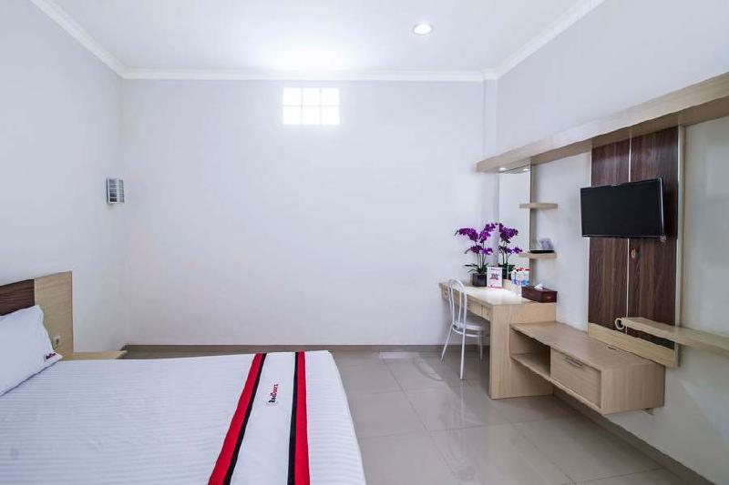 Номер Стандарт, Reddoorz @ Jatiwaringin