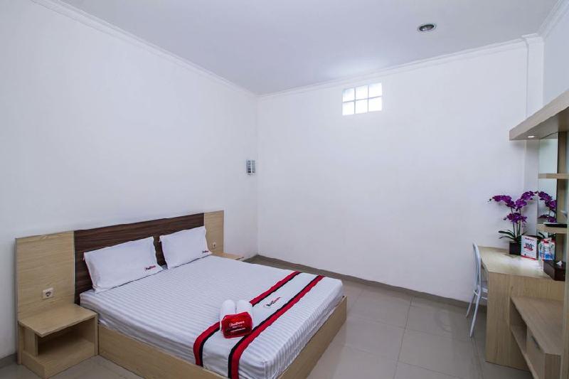 Номер Стандарт, Reddoorz @ Jatiwaringin