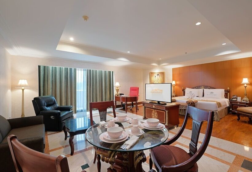 로얄 스위트, Sunlake Waterfront Resort & Convention