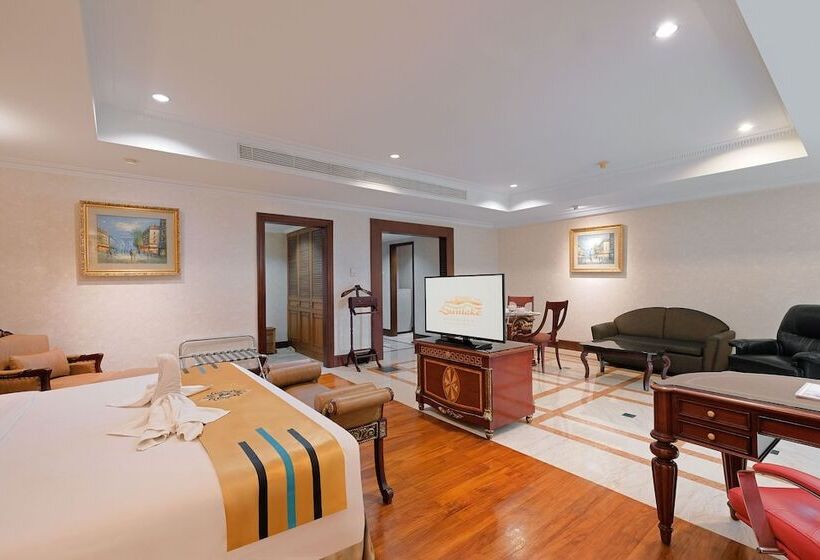 Королевский Люкс, Sunlake Waterfront Resort & Convention