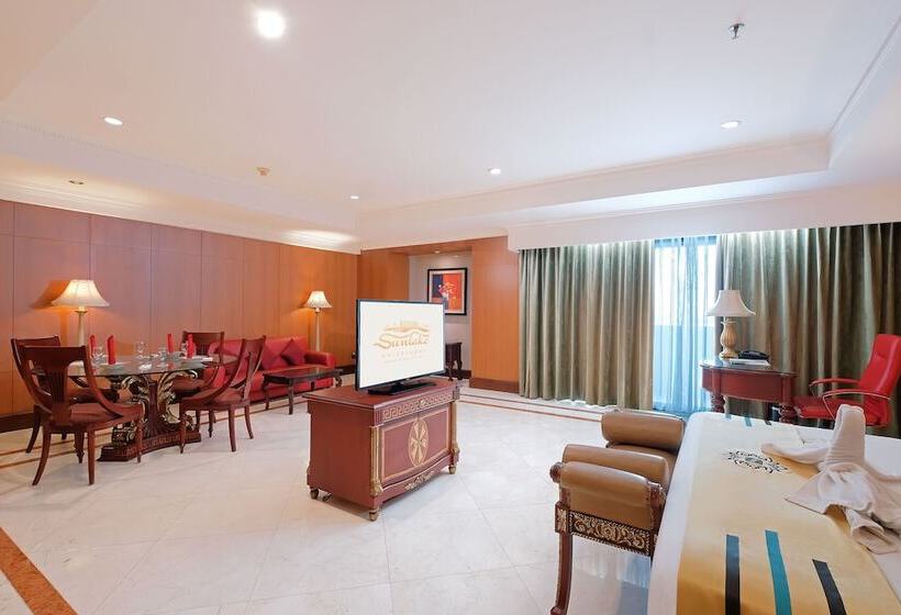 스위트, Sunlake Waterfront Resort & Convention