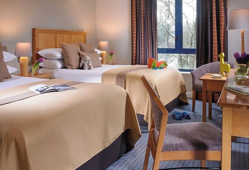 Chambre Familiale, The Parkavon