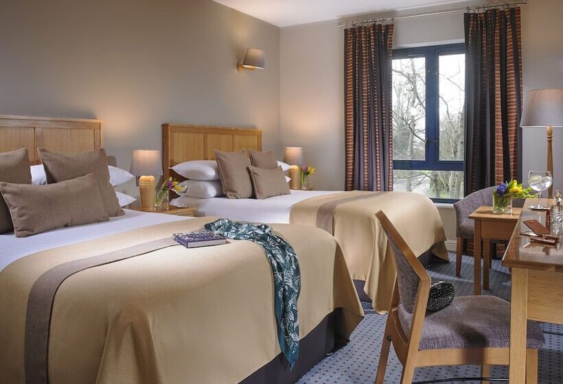 Chambre Familiale, The Parkavon