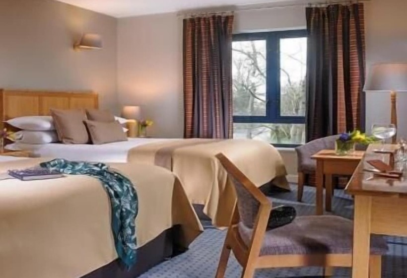 Chambre Familiale, The Parkavon