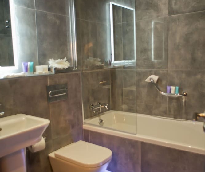 标准三人间, The Residence