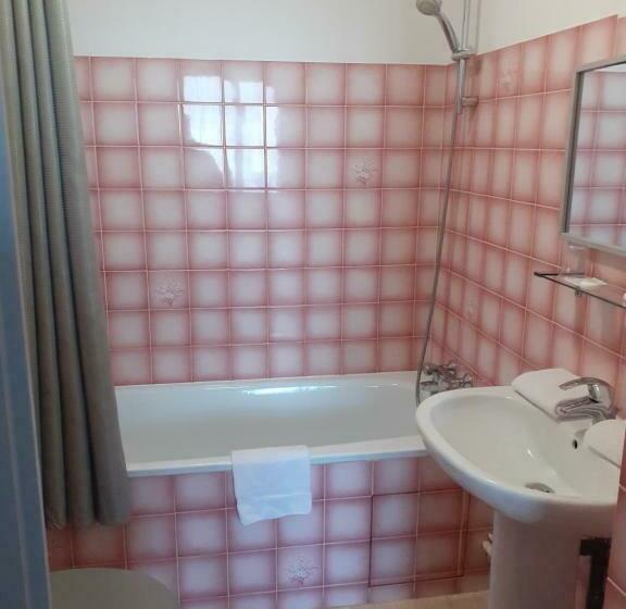 Номер Стандарт, Hôtel De France