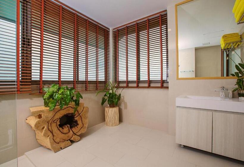 ロイヤルスイート, Sunset Beach Club