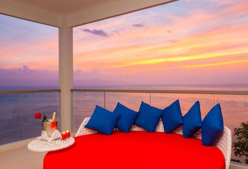 ロイヤルスイート, Sunset Beach Club