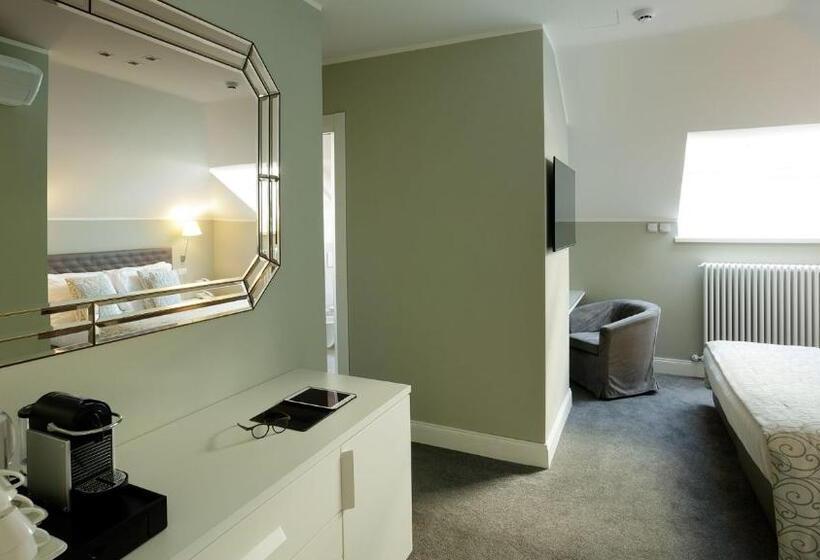 جناح, Camin Hotel Luino