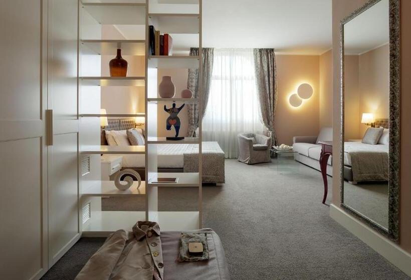 جناح جونيور, Camin Hotel Luino