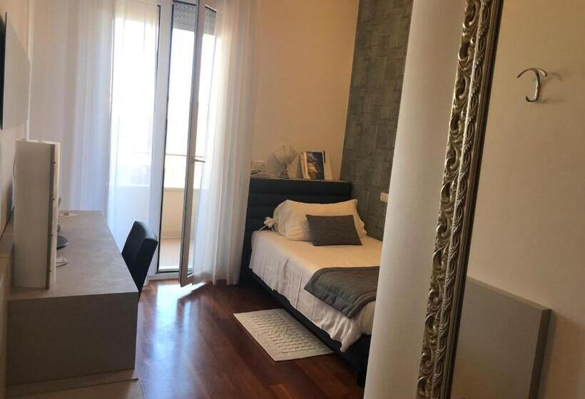 חדר סטנדרט יחיד, Alexander