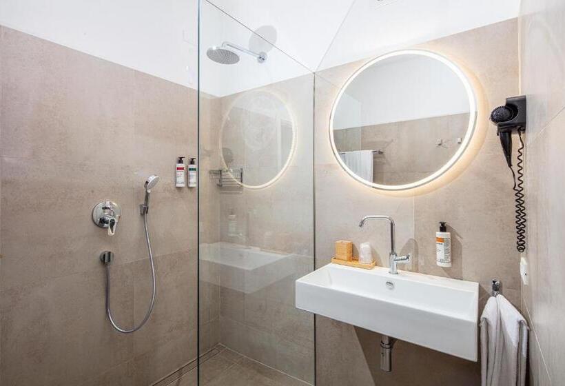 ファミリールーム, Atlantic