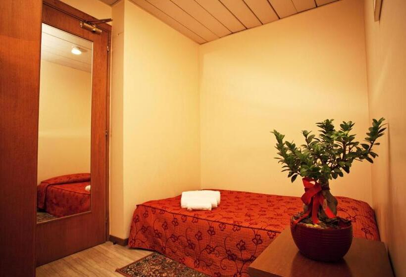 스탠다드 트리플 룸, Augustus