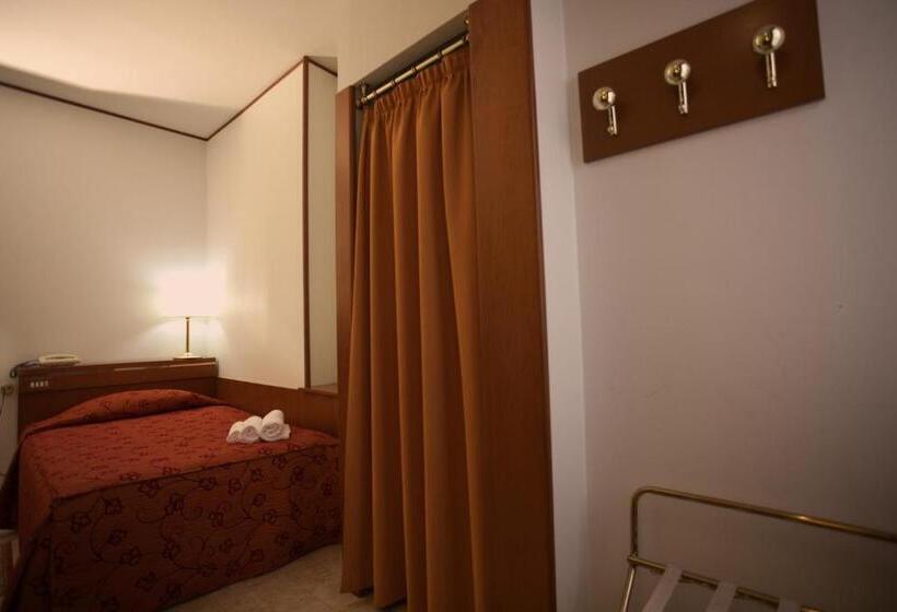 חדר אקונומי, Augustus