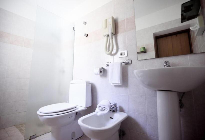 غرفة عائلية, Continental