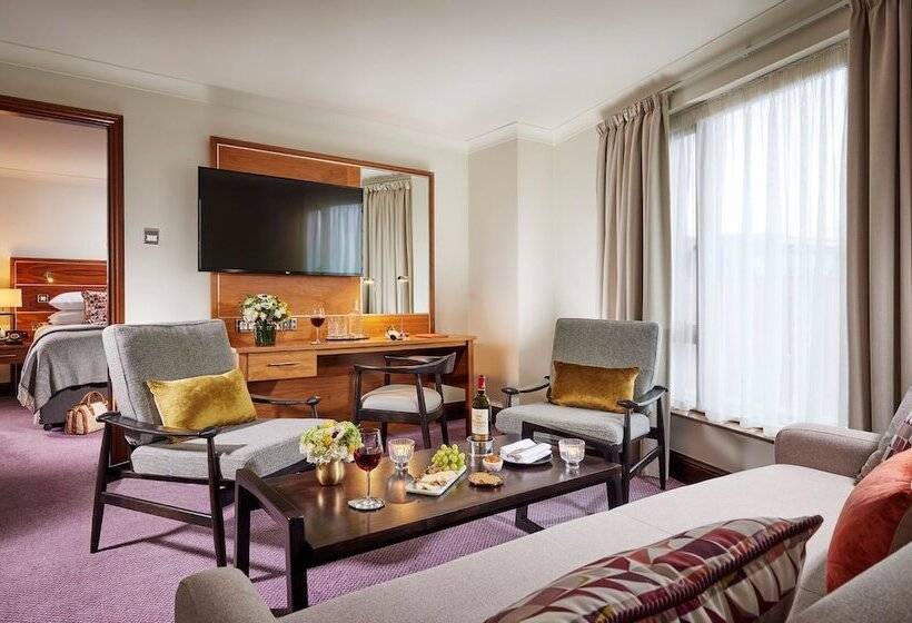 패밀리 룸, The Green