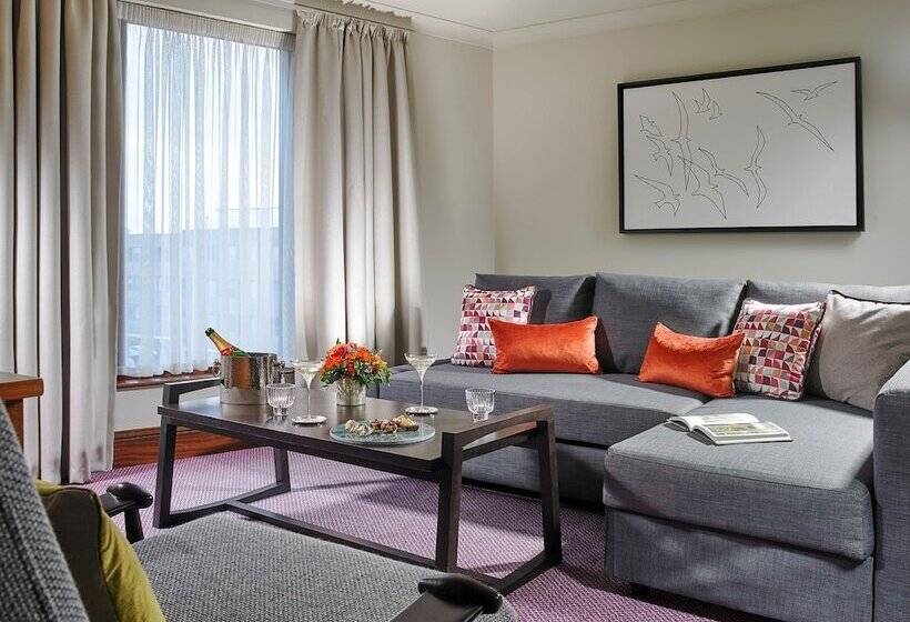 패밀리 룸, The Green