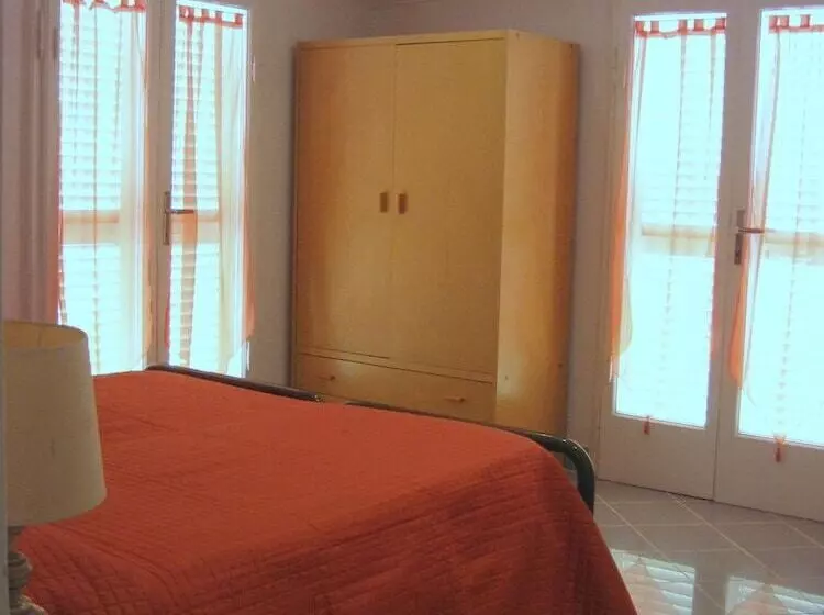Economy-huone, Vi Suites