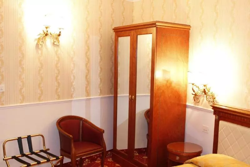 Chambre Standard Individuelle, Genio