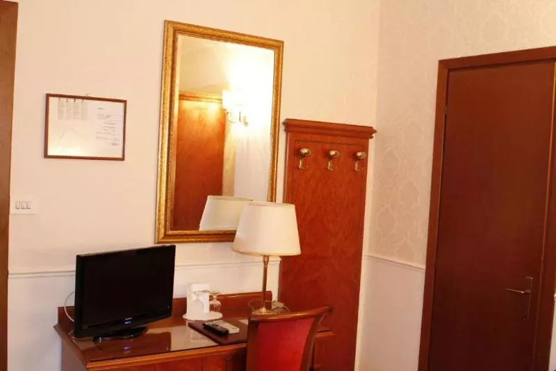 Chambre Standard Individuelle, Genio