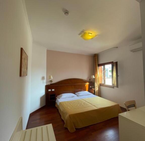 Quarto Estandar, La Lampara