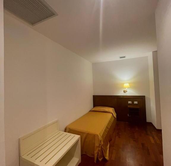 Quarto Triplo Estandar, La Lampara