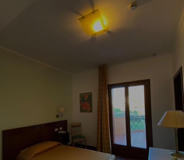 Quarto Estandar Individual, La Lampara