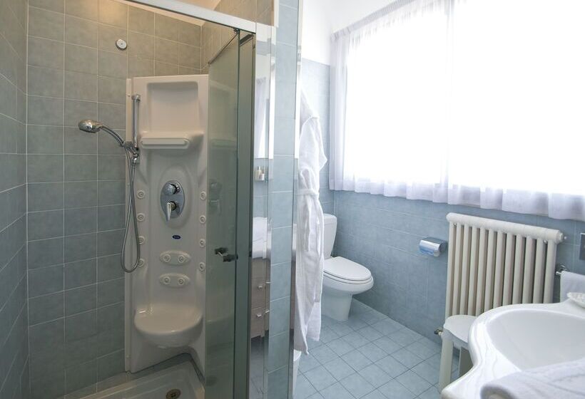 חדר אקזקיוטיב נוף לים, Le Palme  Premier Resort