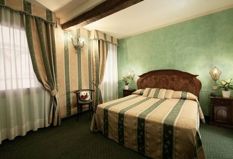 高级大房间, Marconi