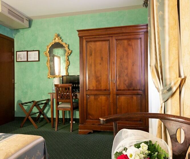 高级大房间, Marconi