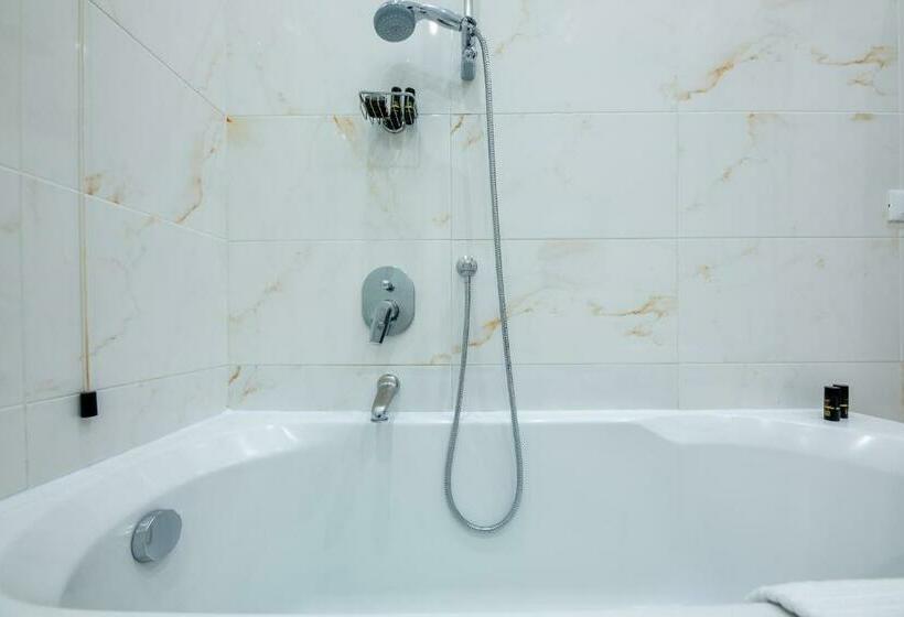 四人标准间, Marconi