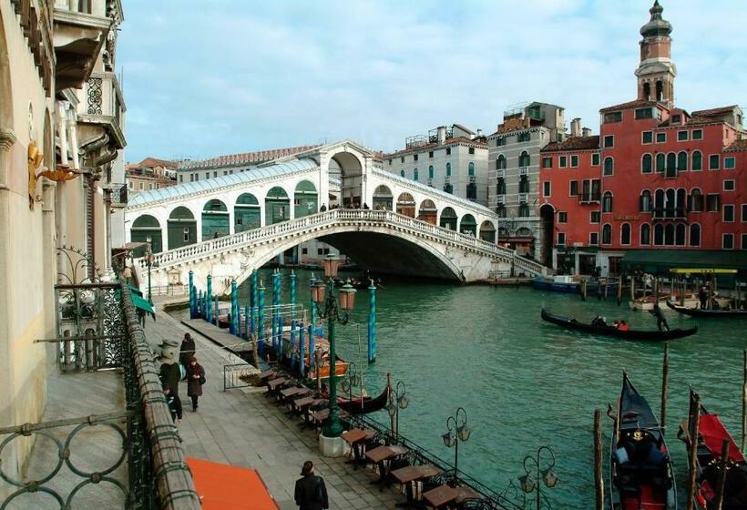 带观景的豪华间, Marconi