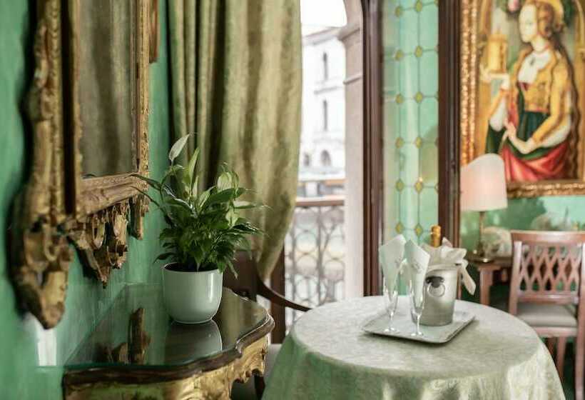 带观景的豪华间, Marconi