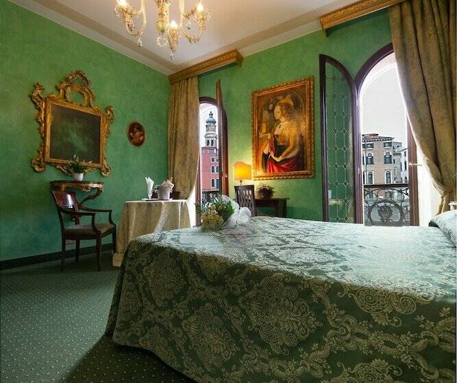 带观景的豪华间, Marconi