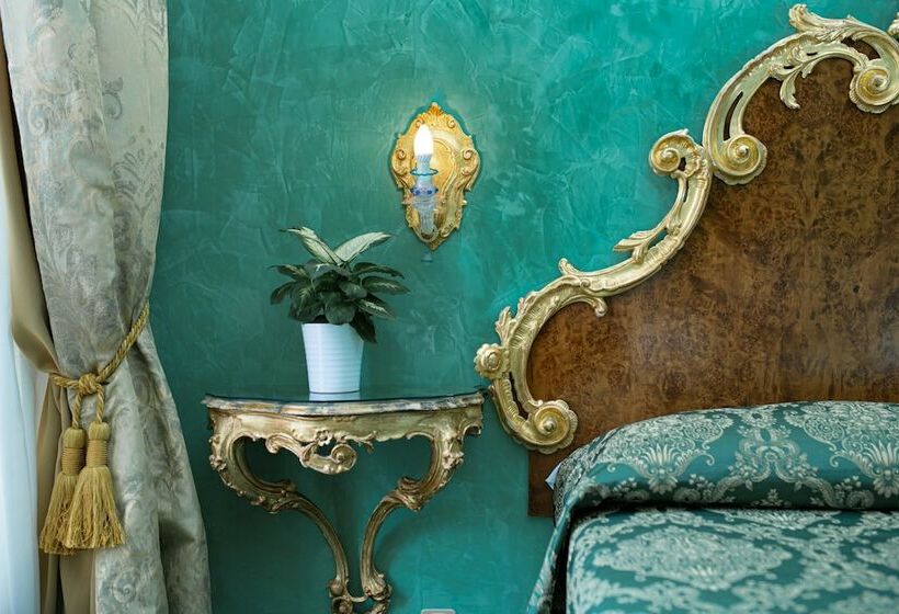 带观景的豪华间, Marconi