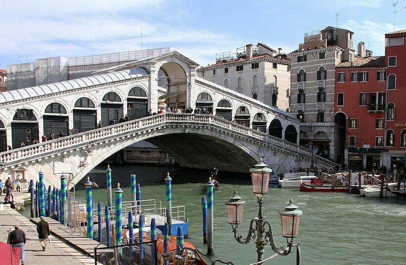 带观景的豪华间, Marconi