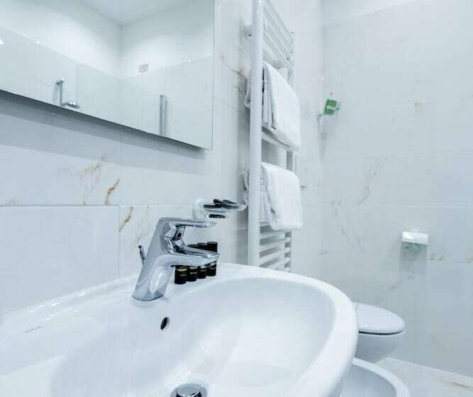 带观景的豪华间, Marconi