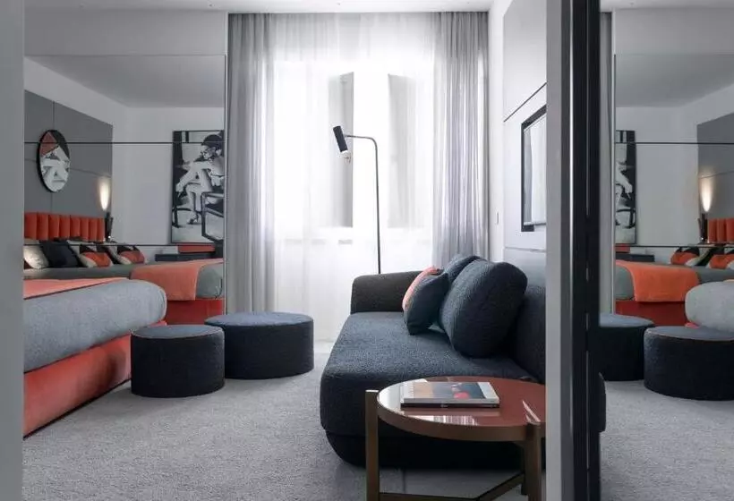 デラックスルーム, Plaza E De Russie  Relais & Chateaux
